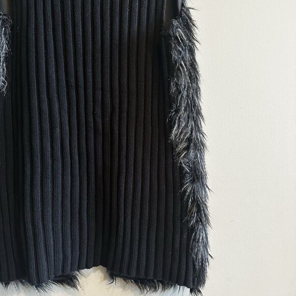 Adrianna Papell Women's Black Faux Fur Sweater Vest Size Small Holiday Party - Picture 8 of 11